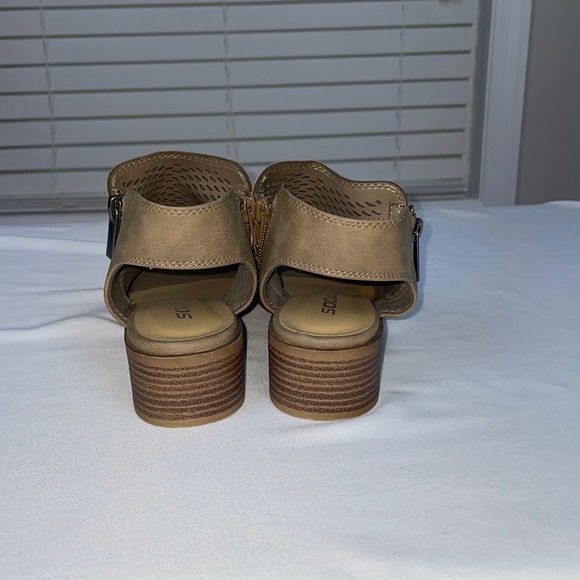 Soda Size 6 Perforated Heels - Picture 5 of 6